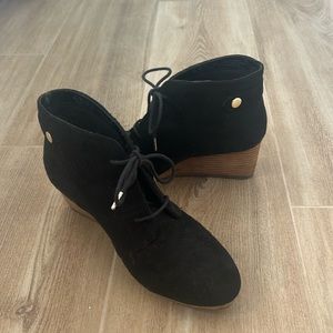 Dr. Scholl’s size 8 US black boots with wedge heel